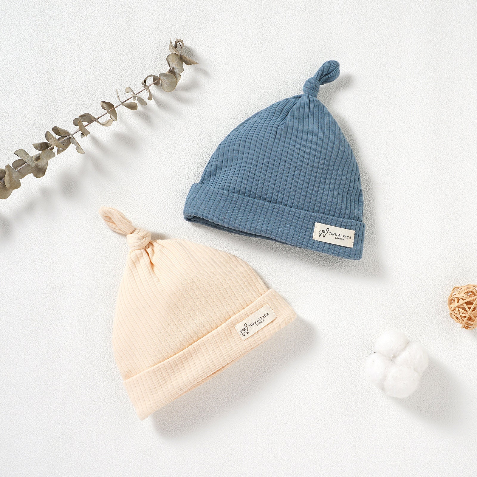 Pack 3 Gorros De Algodón Orgánico Para Recién Nacido 0-3 Meses | Con Nudos Y Diseños De Oveja, Caracol Y Cigüeña | 100% Algodón GOTS | Apto Para Lavadora