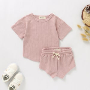 Petit Alpaga Tenue d'été naturelle pour bébé 0-3 ans Neutre de genre Ensemble de cordon gaufré Cadeau de douche de bébé Tenue Gaufre image 2