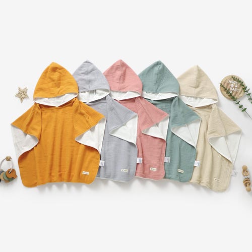 Poncho serviette à capuche en coton pour bébé | 68 x 68 cm Mousseline biologique | Cadeau de naissance neutre entre les sexes | Petit alpaga