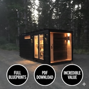 Könnte beinhalten: Eine moderne, schwarze Kabine mit einer Tür und Fensterrahmen aus hellem Holz. Die Kabine hat ein flaches Dach und wird von Außenleuchten beleuchtet. Das Bild enthält drei kreisförmige Grafiken mit dem Text: "FULL BLUEPRINTS", "PDF DOWNLOAD" und "INCREDIBLE VALUE".