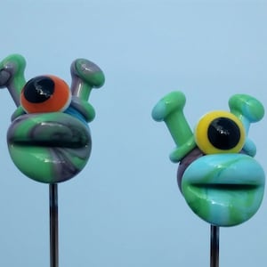 Glass Pipe Poker ALIEN 1pc PokeysGlass Bowl Pokers! One-eyed Monster pipe cleaner reamer smokers  accessories