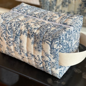 Maxi toiletry bag in quilted toile de Jouy lined in coated cotton, 4 colors to choose from image 4