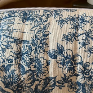 Maxi trousse de toilette en toile de Jouy matelassée doublée en coton enduit, 4 couleurs au choix image 5