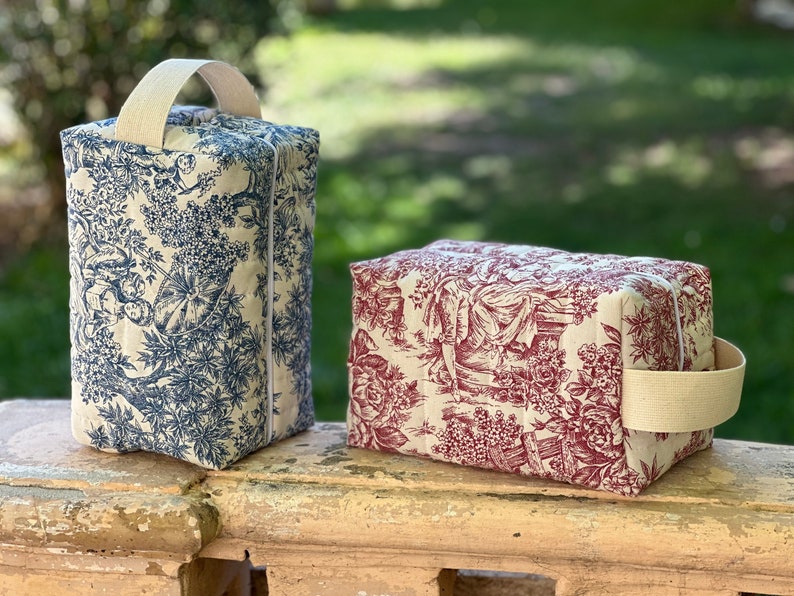 Maxi toiletry bag in quilted toile de Jouy lined in coated cotton, 4 colors to choose from image 7