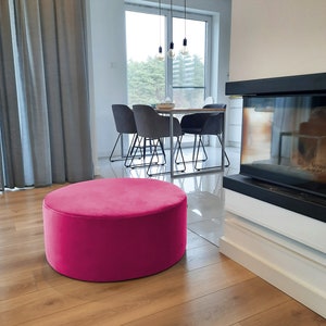Fluwelen poef – Roze fluwelen poef, modern vloerkussen, zachte poef, minimalistisch interieur, gezellig meubilair