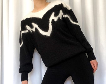 Maglione Nero Vintage con Dettagli In Angora Bianca e Maniche a Sbuffo Plissettate