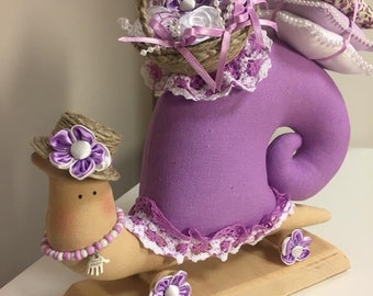 Textile Tilda Puppe Schnecke mit Ständer, Inneneinrichtung Tilda Puppe, Ostergeschenke, Osterdesign, Muttertagsgeschenk