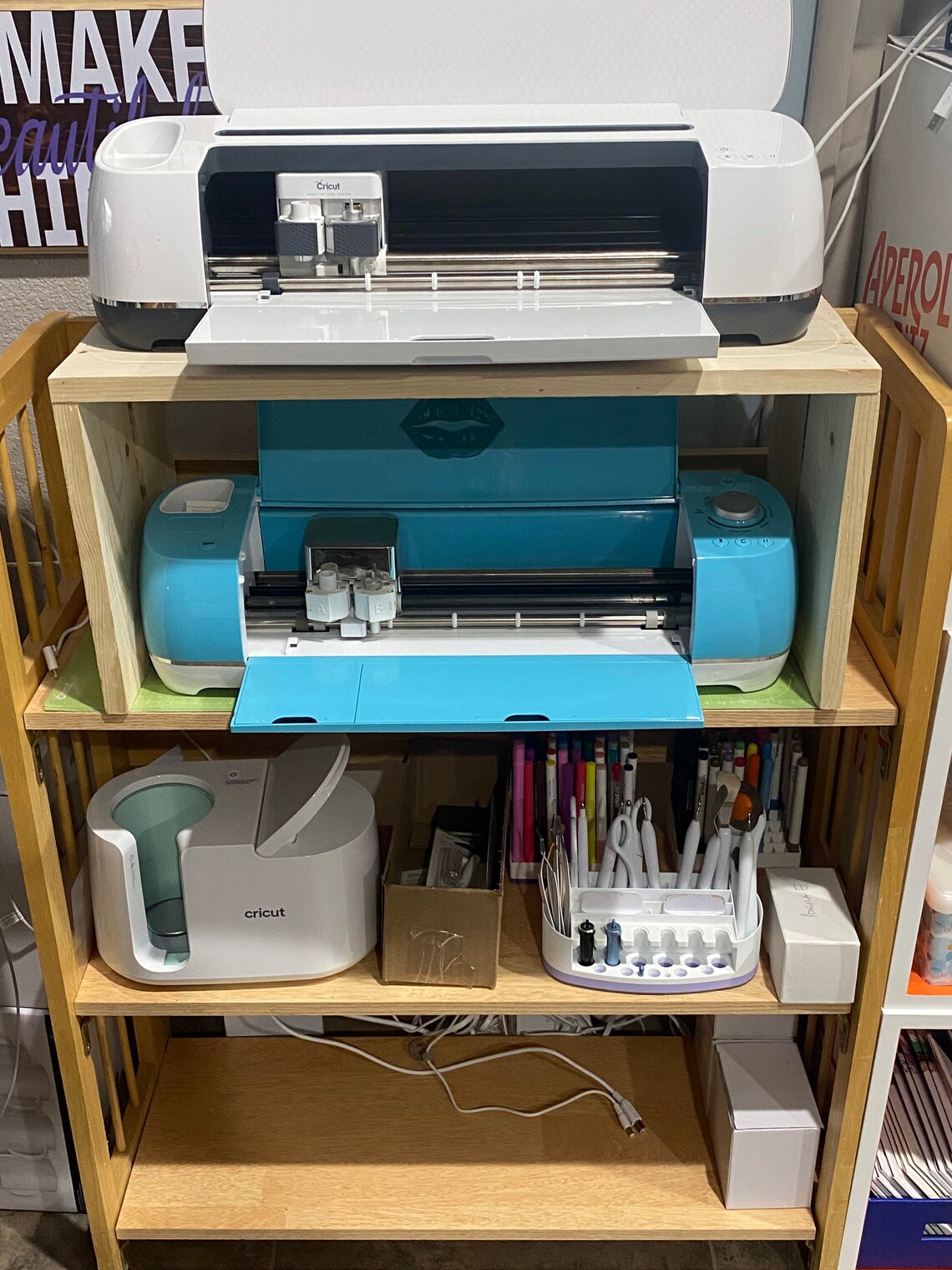 Custom made shelf to hold 2 Cricut machines Etsy.de