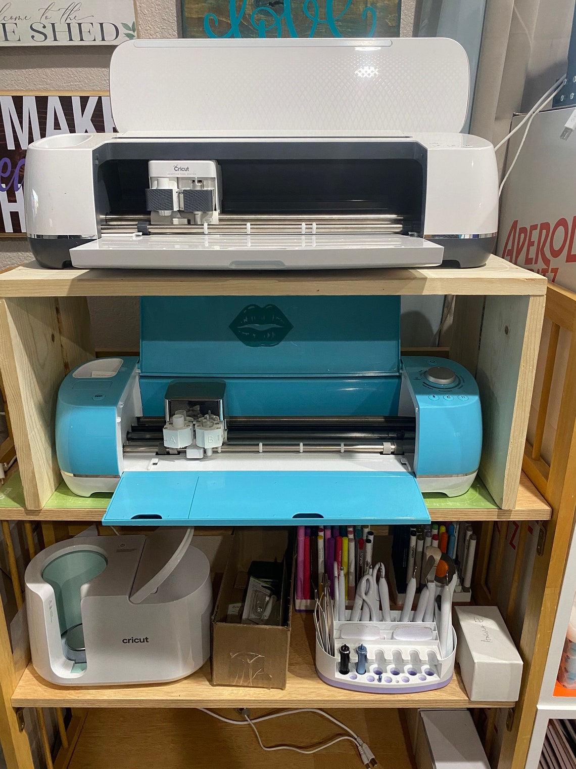 Custom made shelf to hold 2 Cricut machines Etsy.de