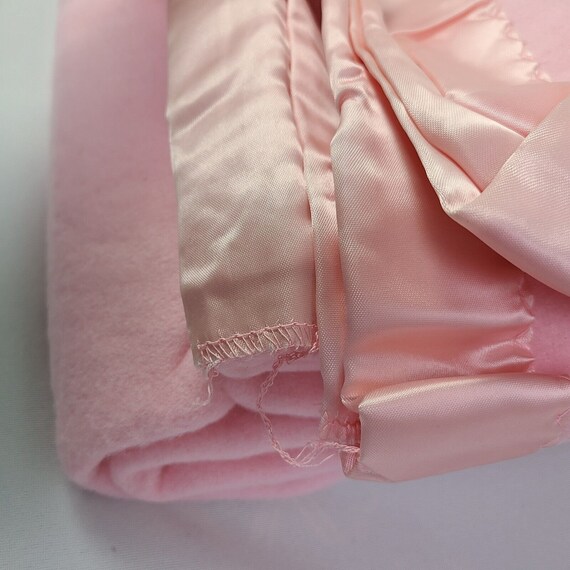 Twin blanket with satin trim hotsell