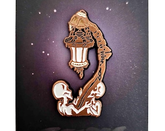 Hunter's Lamp Enamel Pin Bloodborne