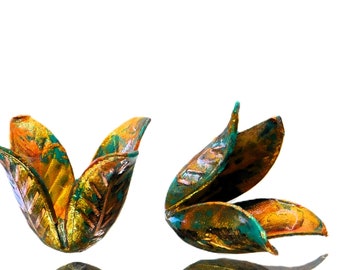 "Neu bei Artisan Beads: ""Bronzed Green"" 4-Blatt Messing Magnolien Blumen Perlkappen (2 Stück)"