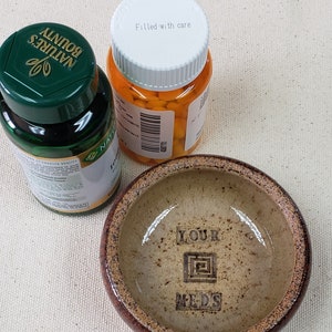 Keramik Medikamente Spender, Pillenhalter, Pillenbox, Ihre Meds Schüssel, Vitamin Dish, Pill Dispenser, Meds Schüssel