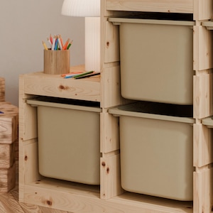 Caja grande "TRÖVI" en beige para estantería IKEA Trofast de 42 × 30 × 23 cm: caja de plástico profunda para juguetes y artículos del hogar.
