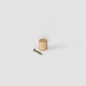 Möbelknopf aus Eiche, Holzgriff passend für Ikea Kallax Tür und Schublade, handgefertigter Türknauf, Ø 13mm, Höhe 15mm Einzeln