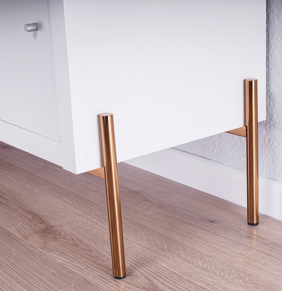 4 gambe in metallo per piedini per mobili adatti per mensole Ikea o Besta -   Italia