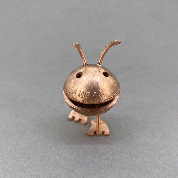 Ralph - Robot acuñador artesanal: Arte con monedas de cobre recicladas
