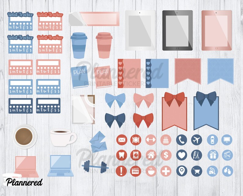 Pu&ograve; includere: Un set di adesivi per planner stampabili con una variet&agrave; di design, tra cui tracker di abitudini, bandiere, fiocchi, tazze da caff&egrave; e icone. Gli adesivi sono in uno schema di colori blu e rosa.