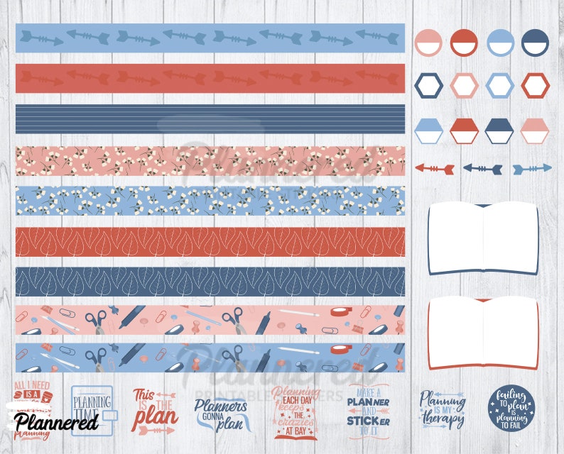 Pu&ograve; includere: Un set di adesivi per planner stampabili con vari design, tra cui frecce, cerchi, esagoni e foglie. Gli adesivi sono in tonalit&agrave; di blu, rosso e rosa. Il testo sugli adesivi include "Plannered", "La pianificazione &egrave; terapia", "Questo &egrave; il piano" e "Non pianificare &egrave; pianificare il fallimento".