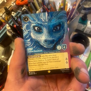 Gioco di carte collezionabili Disneys Lorcana Alter Sisu Raya Arielle Mickey Artwork Fatto a mano Dipinto a mano Realismo