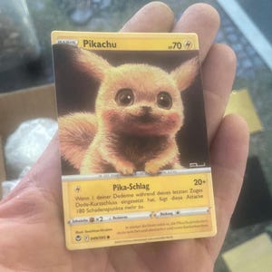 Copia della carta Pokemon Proxy Pikachu personalizzata da un'opera d'arte originale modificata e dipinta a mano Bisasam Glurak Pokémon FanArt