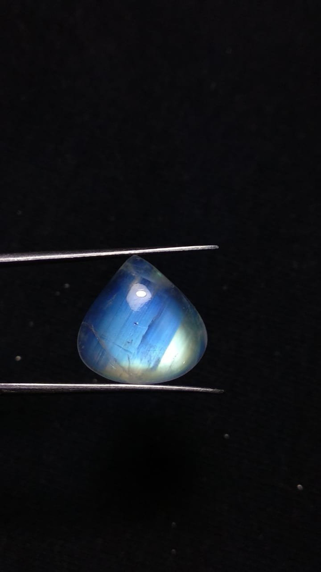 7.25 カラット レインボー ムーンストーン ハートシェイプ ストーン