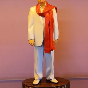 Figura de estatua en 3D pintada a escala 1:12 del director musical y cantante indio RD Burman Rahul Dev.