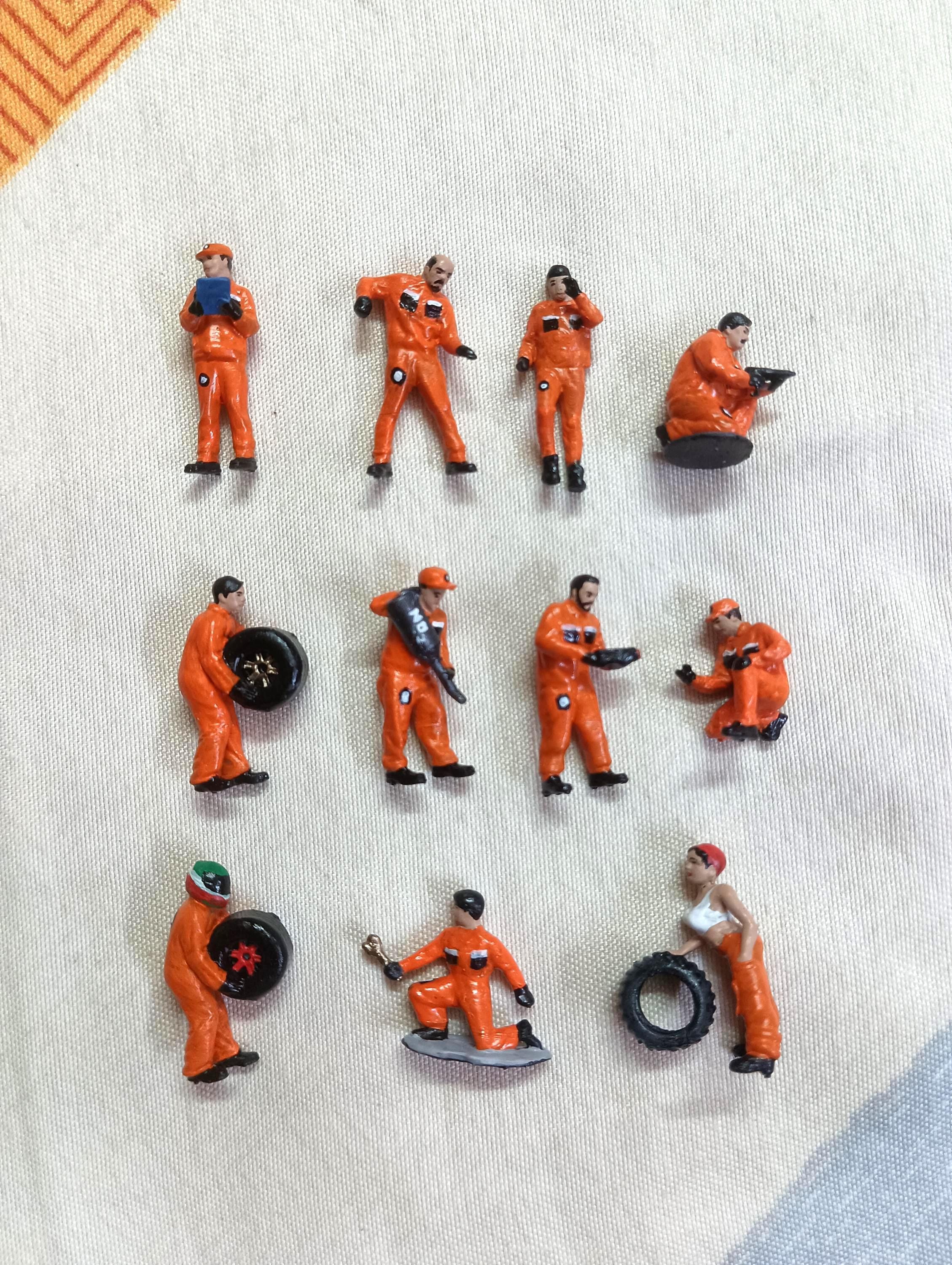Scale 1:64 Lot 11 Tiny Miniature Garage Mechanic People Car Characters Painted Model Statue Figure Diorama