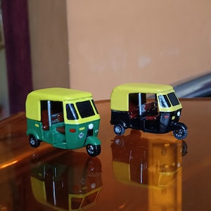 Scale 1/64 Miniature Tuk Tuk India Transportation Auto Rickshaw Figurine Motorcycle Racing for Diecast and Diorama Decoration