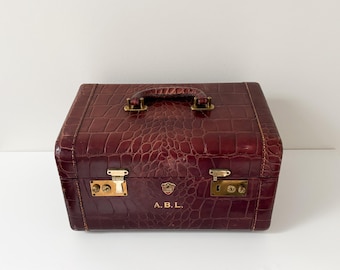 1940s McBrine Baggage Train Case - Burgundy Faux Crocodile Embossed Leather Vanity Suitcase w/ Mirror & Elastic Pockets
