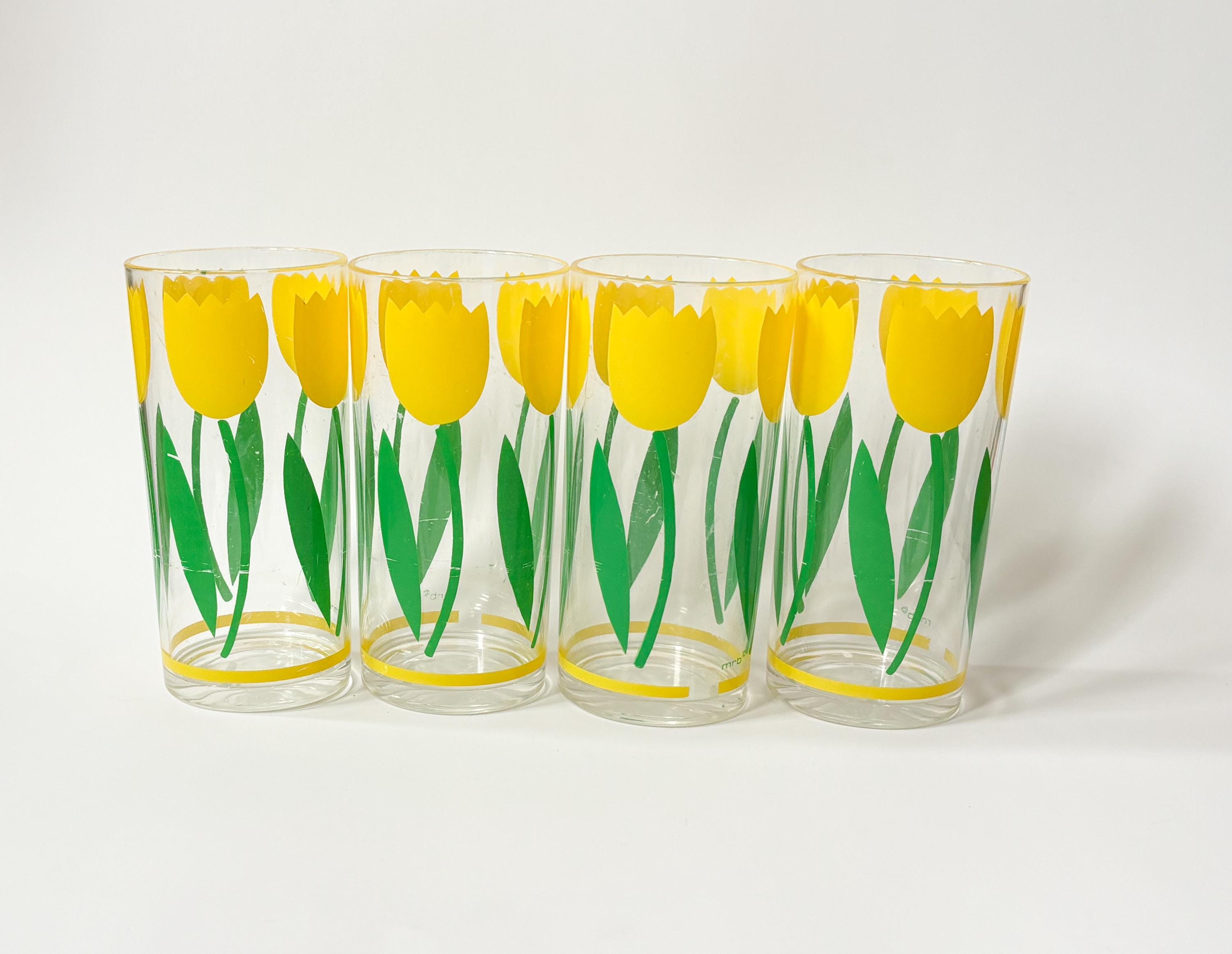 HJ Stotterによるレトロなアクリル製チューリップハイボール（黄色の花