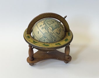 Globe armillaire VTG Vieux Monde sur support en bois avec méridiens et signes du zodiaque astrologiques de la taille d'un bureau