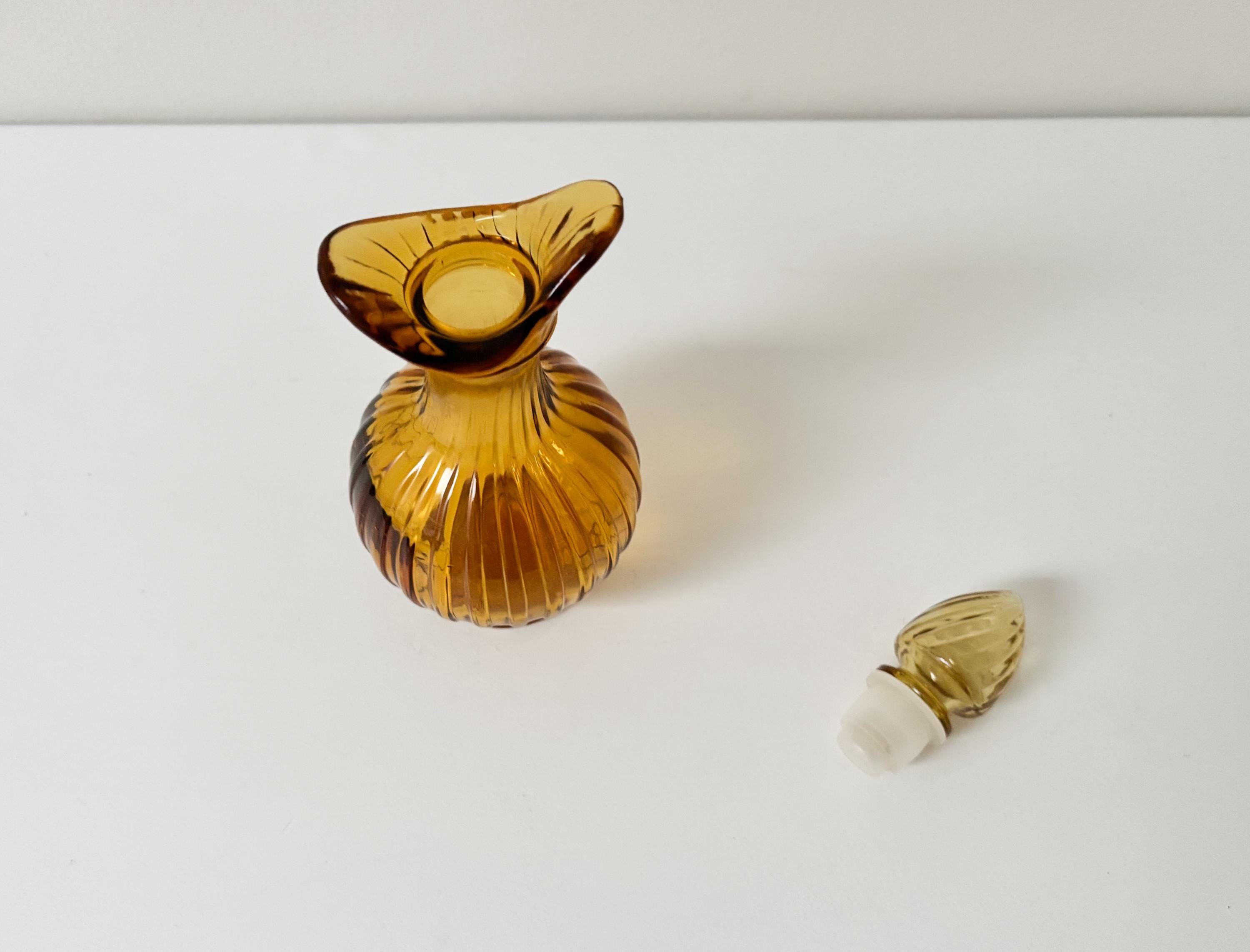 ヴィンテージ かぼちゃ型香水瓶（琥珀色のガラス製、マッチした