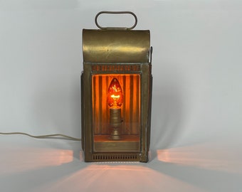 Lanterne électrique VTG en laiton avec lampe de ferme fermée