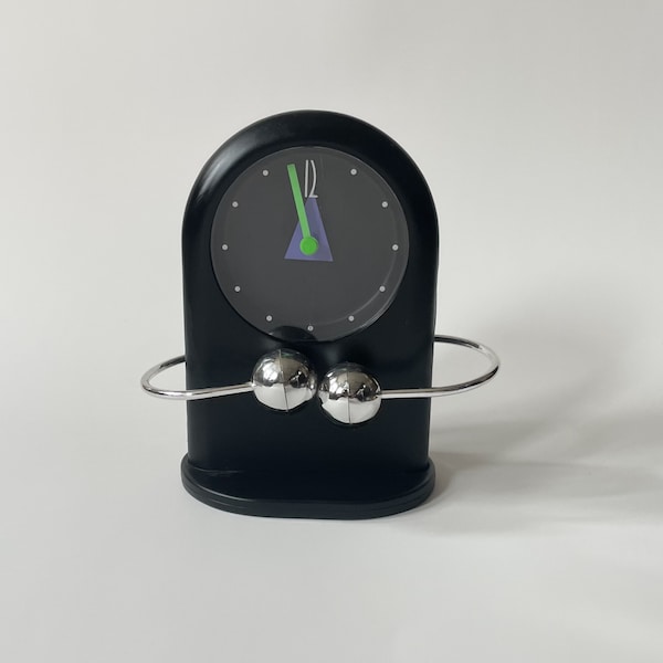 Vtg Memphis Style Table Clock w/ Silver “Orbiting” Pendulum and Colourful Postmodern Geometric Hands Arched Black Case