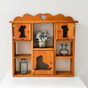 Grande étagère à bibelots en bois VTG avec compartiments de porte de travail Vitrine murale en bois massif Étagère pour bibelots