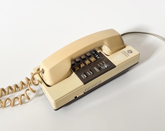 Teléfono GE retro en color crudo y marrón, teléfono fijo con tonos de funcionamiento, para montar en la pared o sobre la mesa.