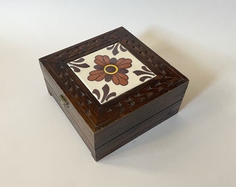 Vtg Wood Jewelry Box w/ Floral Tile on Top & Hand Carved Detail