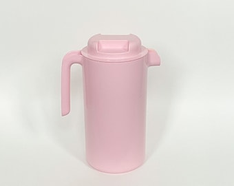 Pichet en plastique rose des années 90, pichet à limonade/eau rose amusant Barbie avec couvercle et passoire