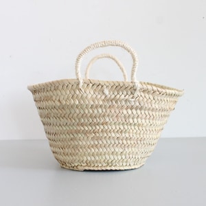 50% Off NATURAL STRAW BASKET, small rose basket, Gift straw basket, Empty Strawbaskets, Handwoven from palm leafs