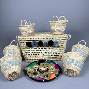 Baúl de juguetes personalizado, cofre de juguetes, regalo para bebés, caja de juguetes, cofre de almacenamiento de mimbre, almacenamiento de hojas de palma, caja de juguetes, cofre de hojas de palma y canasta de almacenamiento.