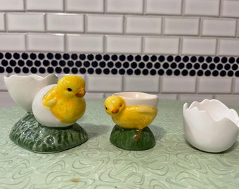 Figural egg cups, chicken motif, ceramic, soft boiled eggs, country kitchen, farmhouse chic