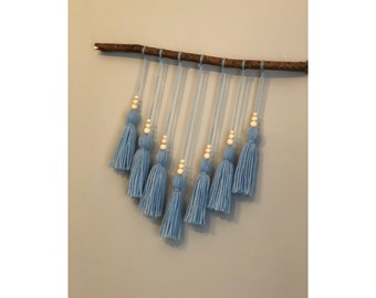 Borla colgante hecha a mano con ramitas o palos, ideal para guardería, dormitorio y decoración de pared