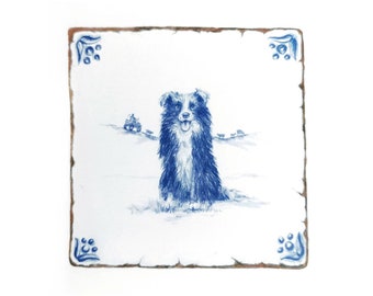 Border Collie Karte; Schäferhund Grußkarte / Zettelchen; Quadbike, Hirte und Schafe; handgezeichnetes Design im Stil von Delfter Fliesen; Hund