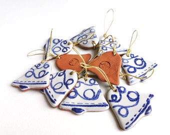 Keramik Weihnachtsdekoration; Keramik Ornament; Bell; Webband-Design; blau und weiß; skandinavischer Charme; Geschenk-Anhänger; hygge; Küstenstil