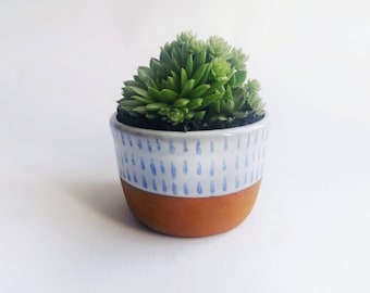 Keramische plantenbak; handgemaakt aardewerk; blauw en wit; plantenpot; terracotta; rustieke stijl; kustdecor; eenvoudig; nieuw huis cadeau