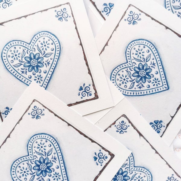 Paquet de 6 cartes florales de salutation de coeur d’amour / notelet ; bleu et blanc; conception à main;  « imperfections parfaites » dans le style d’une tuile delft