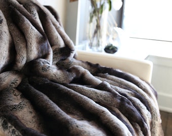 Black Chinchilla Faux Fur Blanket Throw Vegan Animal Print Fur Blanket,  Warm Blanket Double Sided Fur Bedding Fuzzy Safari Lap Blanket