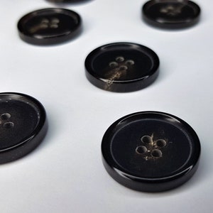 Black Buttons 