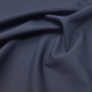 Pure merino wollen stof voor pakken en broeken. Denim blauwe kleur. Pure merinowol super 120&#39;S, hoogwaardige stof, gemaakt door Reda (Italië)